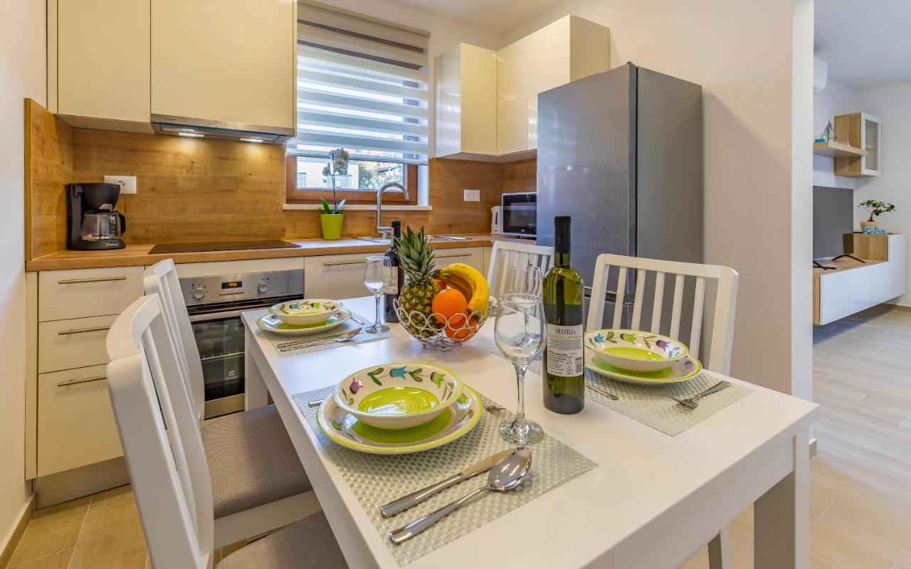 Apartment Blue Pula, New, Family Friendly, Comfortable, Free Parking And Wifi Bagian luar foto